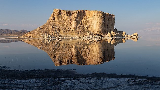 مدیر دفتر اکوسیستم‌های تالابی سازمان حفاظت محیط‌زیست گفت با وجود بارش‌های مطلوب، تنها راه نجات دریاچه ارومیه، اجرای راهکارهای مصوب است که در برنامه ششم توسعه هم به آن تاکید شده است.