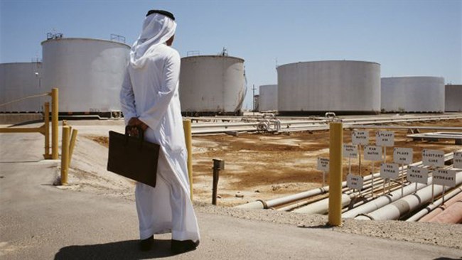 عربستان سعودی در تصمیمی که می‌تواند تاریخ معاملات نفتی جهان را برای همیشه با تغییر تاریخی مواجه کند، آمریکا را به کنار گذاشتن دلار از معاملات نفتی تهدید کرد.