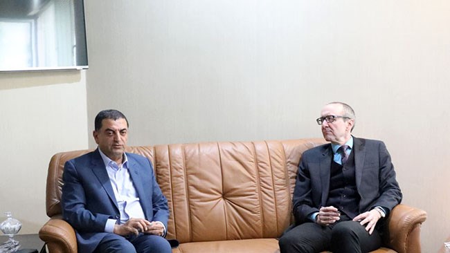 رئیس اتاق شیراز در دیدار با سفیر و رایزن بازرگانی سفارت اتریش در ایران، از او خواست ضمن رایزنی با مسئولان وزارت خارجه این کشور، زمینه حل مشکلات تجاری میان دو کشور به ویژه مشکلات بانکی تجار ایرانی در اتریش را فراهم آورد.