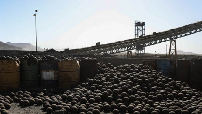 از پانزدهم خردادماه امسال صادرات محصولات سنگ‌آهن با کد تعرفه‌ای (HS) چهار رقمی ۲۶۰۱ پس از تأیید دفتر صنایع معدنی وزارت صنعت، معدن و تجارت در سامانه فرامرزی گمرک امکانپذیر خواهد بود.