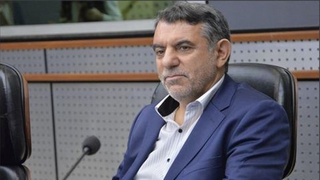 وزیر امور اقتصادی و دارایی با پذیرش استعفای پوری حسینی از ریاست سازمان خصوصی‌سازی، داود خانی را به عنوان سرپرست این سازمان منصوب کرد.