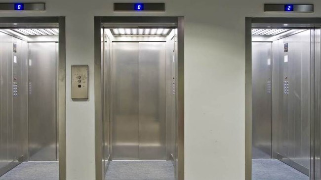 مدیرکل استاندارد استان تهران می‌گوید: اخذ گواهی ایمنی آسانسور اجباری است و همه دستگاه‌ها و مراکز عمومی باید تا پایان سال نسبت به رفع ایرادهای آسانسورها و دریافت گواهی ادواری سلامت اقدام کنند.