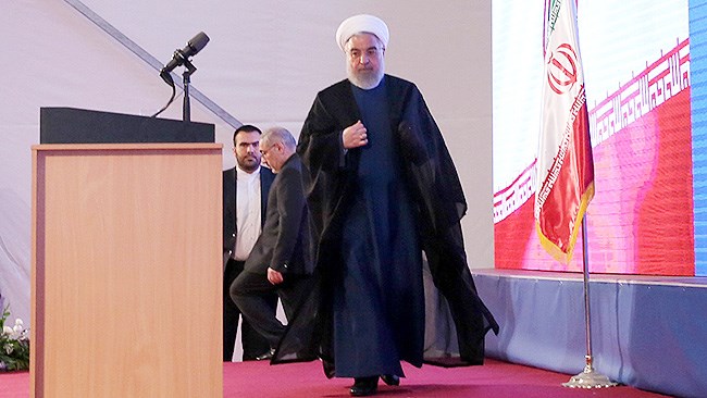 رئیس جمهور صبح امروز در سخنانی، آغاز مذاکرات با آمریکا را مشروط به لغو کامل تحریم‌ها دانست. حسن روحانی گفت: در رابطه ایران با آمریکا بدون این که آنها  از تحریم ها دست بردارند و روی مسیر غلطی که انتخاب کرده خط بکشند، شاهد هیچ تحول مثبتی نخواهیم بود.