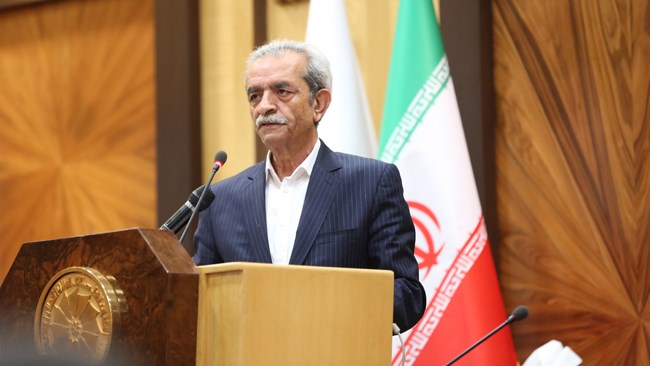 به گفته رئیس اتاق ایران صنعت ما علی‌رغم تمام بحث‌ها و گفت‌وگوها حال و روز بدی دارد و موضوع مورد توجه این است مسیری که تاکنون صنعت پیموده، مسیر درستی نبوده و مهمترین مساله‌ای که باید به آن توجه شود این است که ما نیازمند بازنگری اساسی در سیاست‌گذاری و ساختار حوزه صنعت هستیم.