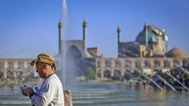 علی اصغر مونسان از افزایش ۴۰ درصدی میزان گردشگران خارجی در ۴ ماهه سال ۹۸ خبر داد.