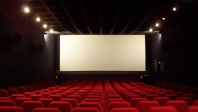 بررسی آمار نشان می‌دهد که تعداد مخاطبان سینما در روزهای گذشته کاهش چشمگیری داشته و میزان افت فروش به رقم ۵۰ درصد رسیده است.