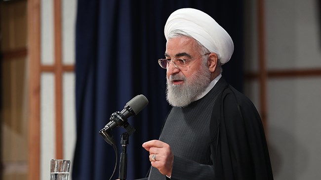 روحانی، رئیس‌جمهوری در همایش استانداران و فرمانداران سراسر کشور گفت: نباید با شعار منافع ملی زیرپا گذاشته شود و ترامپ و تروریست‌های کاخ سفید رابطه ایران و بانک‌های جهان را قطع کنند. نمی‌شود لایحه دولت و مصوبه مجلس بین زمین و آسمان بماند و روابط بانکی با دنیا دچار مشکل شود.