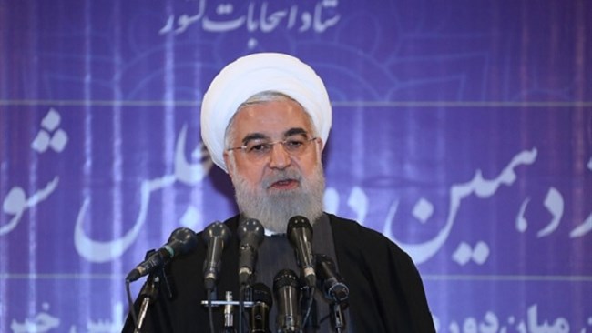 حسن روحانی پس از شرکت در انتخابات و در جمع خبرنگاران با بیان اینکه در انتخابات امروز تشخیص هویت الکترونیکی است، گفت: امیدواریم وزیر کشور تلاش خود را دوچندان کند و در سال ۱۴۰۰ مردم شاهد رای‌گیری دیجیتال کامل باشند.