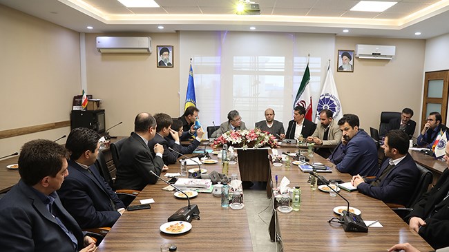 رئیس اتاق قزوین و سفیر قزاقستان در تهران در دیدار مشترک راهکارهای افزایش مبادلات تجاری استان قزوین و بندر اوکتائو قزاقستان را بررسی کردند.