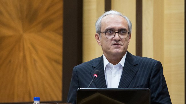 عضو هیات رئیسه اتاق تهران می‌گوید در ماه‌های گذشته، بانک مرکزی عملا برای دارو ارز دولتی تخصیص نداده است.