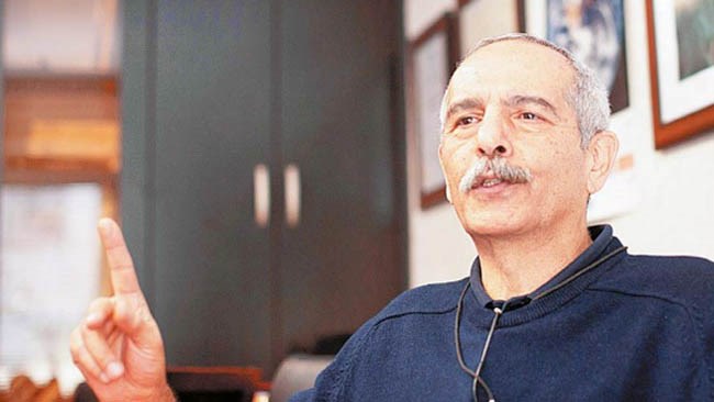 از حوزه سیاسی و دیوان‌سالاران مرعوب‌شده آن که حتی عقلانیت ابزاری‌شان را از دست داده‌اند، سرمشق و الگوی توسعه شایسته حاصل نمی‌آید؛ اما کار حوزه عمومی، در اساس راه‌انداختن گفتمان درباره برنامه دقیق جایگزینی است که بتواند اقتدار جامعه مدنی را در همه زمینه‌ها به حوزه‌‌ سیاسی (حال یا آینده) دیکته کند.
