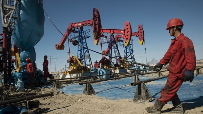 نظرسنجی پلاتس نشان می‌دهد اعضای اوپک و متحدان آنها در ماه اوت، نفت بیشتری تولید کرده‌اند و بزرگ‌ترین افزایش تولید مربوط به عربستان سعودی، روسیه و امارات متحده عربی بوده است.