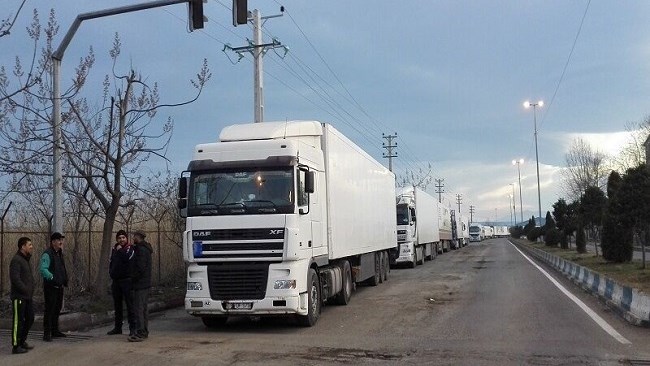 با مذاکرات صورت گرفته میان نخست‌وزیر آذربایجان و محمد اسلامی وزیر راه و شهرسازی،کامیون‌های ایرانی از هفته جاری اجازه ورود به خاک آذربایجان را پیدا می‌کنند.