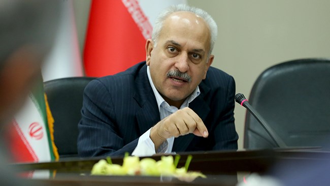 کیوان کاشفی، رئیس اتاق کرمانشاه می‌گوید: در 6 ماهه امسال، صادرات از مرزهای کرمانشاه 14 درصد افزایش پیدا کرده و سهم این استان از صادرات به عراق از 40 درصد گذشته است.