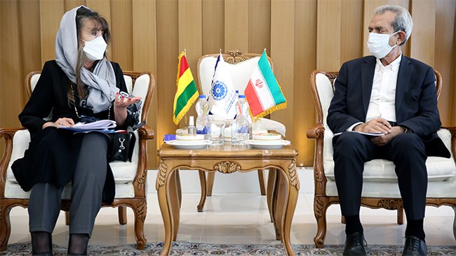 در نشست رئیس اتاق ایران با سفیر بولیوی در تهران بر سرمایه‌گذاری ایرانیان در حوزه پزشکی و درمانی، پروژه‌های معدنی، گاز و پتروشیمی این کشور تاکید شد.