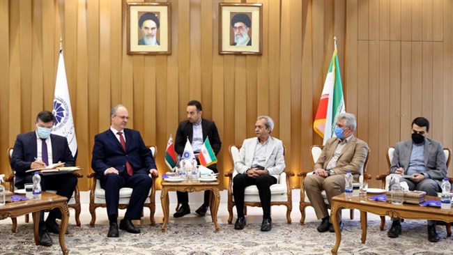 در نشست رئیس اتاق ایران با سفیر بلاروس در تهران احیای پروژه‌های گذشته و تمرکز بر سرمایه‌گذاری‌های جدید مورد تاکید قرار گرفت.