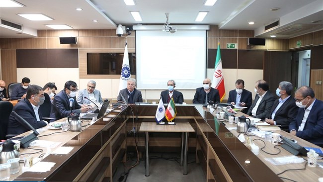 در نشست شورای روسای اتاق‌های سراسر کشور، رئیس اتاق ایران ارزیابی بنگاه‌های در تملک بانک‌ها که قرار است به صاحبان آنها داده شود را اقدامی غیرمنطقی دانست که باید بازنگری شود.