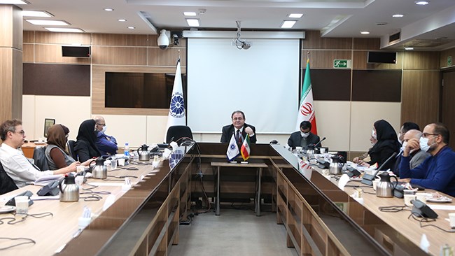 رئیس کمیسیون انرژی اتاق ایران از فعالان حوزه انرژی خواست تا در راستای استفاده از ظرفیت ماده 12 قانون رفع موانع تولید، طرح‌های خود را برای بهینه‌سازی مصرف انرژی ارائه دهند.