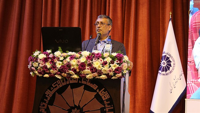 رئیس اتاق کرمان، توسعه صادرات را نشانه استفاده بهینه و درست از منابع می‌داند و معتقد است یکی از شرکای پرظرفیت ایران برای تقویت صادرات غیرنفتی، کشور عمان است.