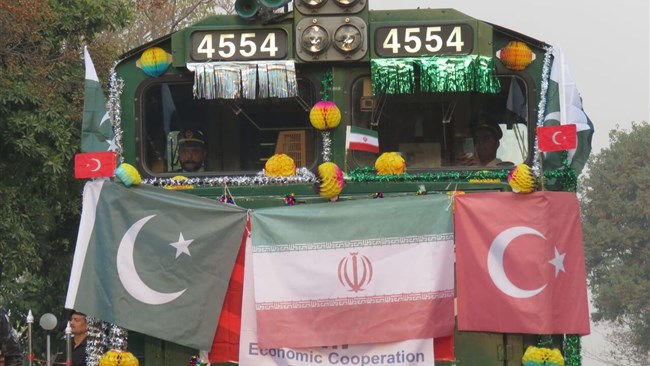 با احیای خط ریلی اسلام‌آبادـ تهران-استانبول موسوم به قطار اکو(ITI) پس از ۱۲ سال، نخستین قطار باری از مرز میرجاوه وارد ایران شد.