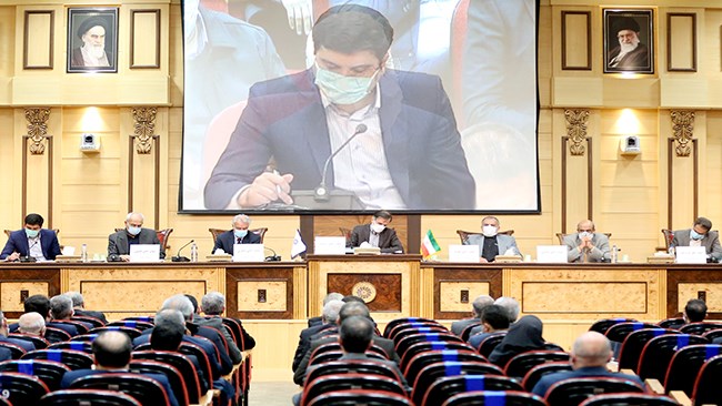 نایب رئیس اتاق ایران با بیان این مطلب که در دنیا صادرکنندگان از سوی بالاترین مقام اجرایی هر کشوری حمایت می‌شوند، گفت: برای رقابت در سطح بین‌المللی به حمایت جدی بالاترین مقام اجرایی نیاز است.
