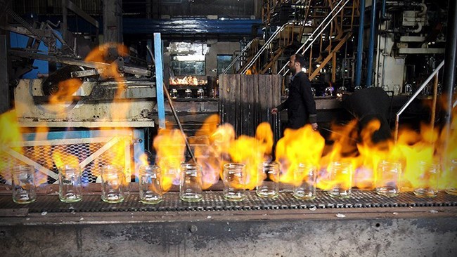 رئیس بسیج اصناف می‌گوید: مسیر کمک به تولید به‌ویژه کارگاه‌های کوچک و متوسط برای تحقق شعار سال 1400 ادامه می‌یابد و توجه ویژه به رفع موانع تولید مواد اولیه خواهیم داشت.