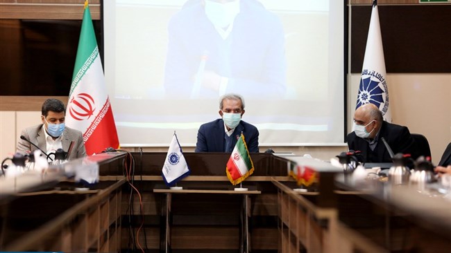 رئیس اتاق ایران در نشست شورای روسای اتاق‌های استانی به جمع‌آوری دفترچه‌های تامین اجتماعی اشاره کرد و از پیگیری مسائل خبر داد.