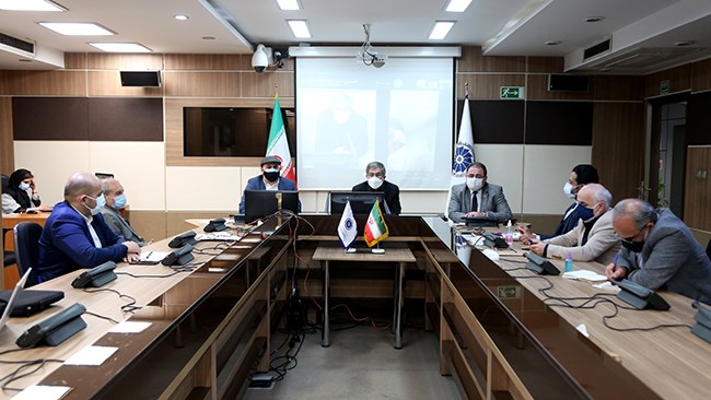 در تازه‌ترین نشست کمیسیون انرژی اتاق ایران، از مشکلات بخش خصوصی و مشکلات توسعه‌ای کشور گفتند؛ معضل اصلی بخش خصوصی عدم انسجام مدیریت و اولویت توسعه منطقه‌ای به جای توسعه ملی است.