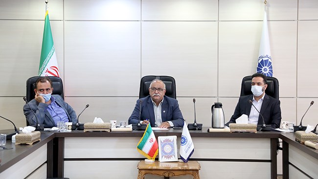 رئیس کمیسیون صادرات اتاق ایران تغییر سیاست‌های صادراتی با توجیه تنظیم بازار داخلی را یک چالش جدی برای توسعه صادرات غیرنفتی برشمرد و توقف این نوع سیاستگذاری را خواستار شد.
