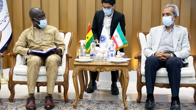 سفیر غنا در تهران در دیدار با رئیس اتاق ایران گفت: ایران می‌تواند مرکز تولیدی در غنا ایجاد کند؛ همچنین با برداشته شدن تحریم‌ها، خطوط مستقیم هوایی و دریایی میان دو کشور ایجاد شود.