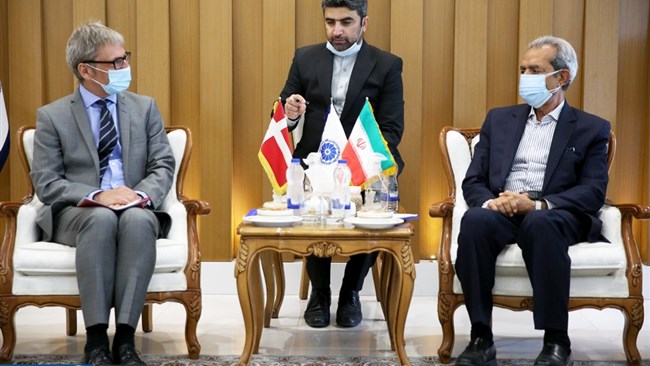 سفیر دانمارک در دیدار با رئیس اتاق ایران با اشاره به مسائل مربوط به تراکنش‌های مالی، تصویب لوایح FATF به‌موازات احیای برجام را زمینه‌ساز تسهیل مبادلات ایران و دانمارک عنوان کرد.