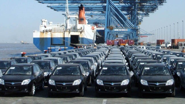 وزیر صنعت، معدن و تجارت گفت: دولت در حال حاضر برنامه‌ای برای واردات خودرو ندارد.