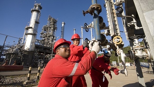 رویترز به نقل از پنج منبع آگاه خبر داد ونزوئلا با قراردادی برای سواپ نفت سنگین خود با میعانات ایران موافقت کرده است.