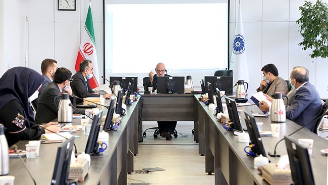 تهیه پیش‌نویس برنامه هفتم توسعه از نگاه اتاق ایران با تمرکز بر دو محور ارتقای بهره‌وری و توسعه صادرات دنبال می‌شود.