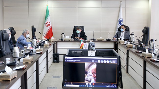 اعضای کمیسیون انرژی اتاق ایران در تازه‌ترین نشست خود به بررسی وضعیت پالایشگاه‌های کشور پرداختند و نسبت به بی‌توجهی مسئولان درباره حضور در بازار عراق انتقاد کردند.