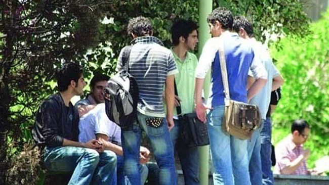 بر اساس گزارش مرکز آمار ایران در فصل تابستان امسال در حالی که نرخ تورم 45.8 درصد و نرخ بیکاری 9.6 درصد بوده رشد اقتصادی کشور بدون نفت عدد 3.3 درصد را تجربه کرده است.