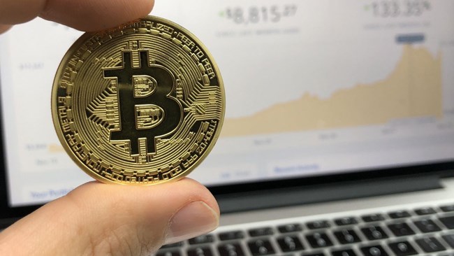 بیت‌کوین پس از یک سال رکورد، سال ۲۰۲۲ را با عدم اطمینان آغاز خواهد کرد.