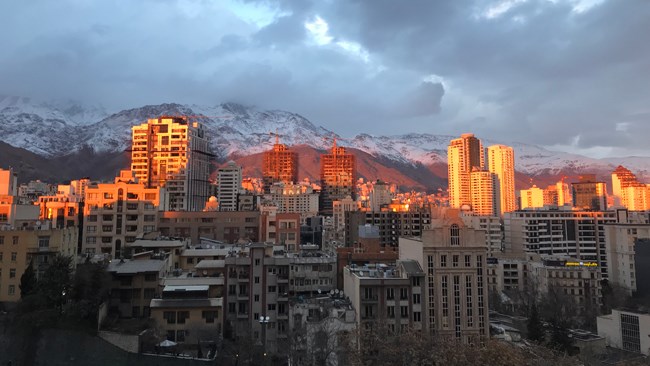 آمارهای بانک مرکزی از رشد 1.1 درصدی قیمت مسکن شهر تهران در دی‌ماه حکایت دارد. طبق این گزارش در دی امسال، شاخص اجاره مسکن شهری 54 درصد بالاتر از دی پارسال ایستاده است.