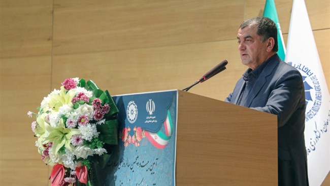 رئیس اتاق شیراز می­‌گوید: فشار به حوزه صادرات و مانع‌­تراشی برای این حوزه اثراتی بر اقتصاد دارد که درنهایت به اقشار کم‌درآمد و ضعیف جامعه ضربه می‌زند.