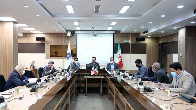 اعضای کمیسیون توسعه صادرات اتاق ایران ضمن بررسی پیش‌نویس سند توسعه صادرات، بر ارزیابی میزان تحقق اهداف تعریف شده در بازه‌های زمانی مشخص، تاکید کردند.