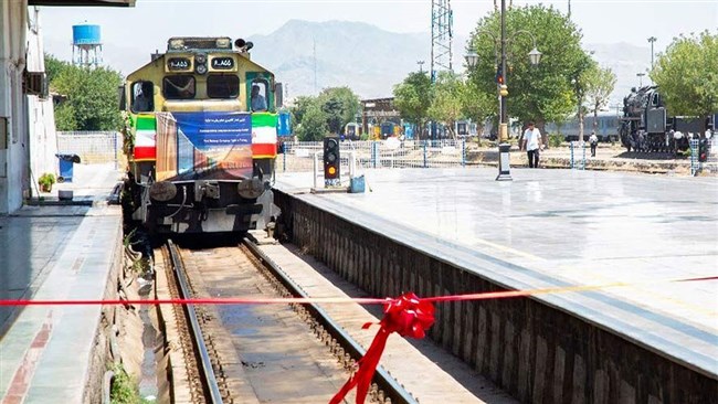 مدیرعامل راه‌آهن از عبور دومین قطار ترانزیتی روسیه از طریق کریدور شمال-جنوب ایران خبر داد.