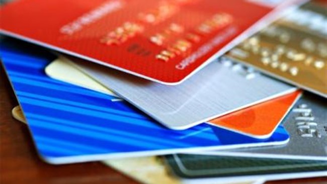 تجمیع کارت‌های بانکی پیشنهادی است که برای کاهش جرایم انجام شده از طریق کارت‌های بانکی چون اجاره آن‌ها مطرح می‌شود اما این موضوع مورد تایید کارشناسی بانک مرکزی نیست و قرار است به‌زودی موضع رسمی این بانک اعلام شود.