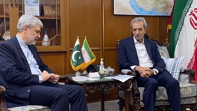 رئیس اتاق ایران با سفیر ایران در پاکستان دیدار و بر تقویت رویکرد اقتصادی سفرا و استانداران کشور تاکید کرد.