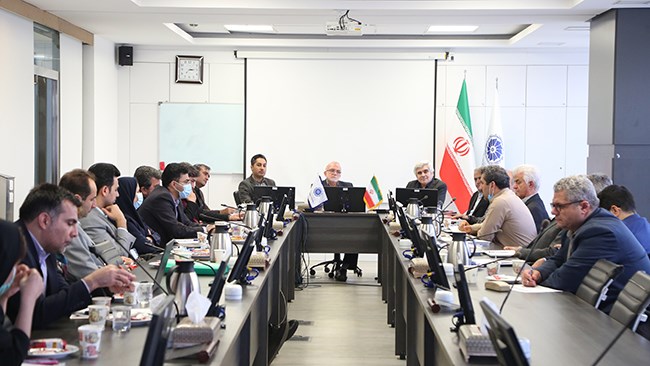 اعضای شورای راهبری بهبود محیط کسب‌وکار اتاق ایران تصمیم گرفتند در نامه‌ای به رئیس‌جمهور، درخواست کنند اتاق‌های سه‌گانه در جلسات تدوین لایحه بودجه 1402 مشارکت داده شوند.