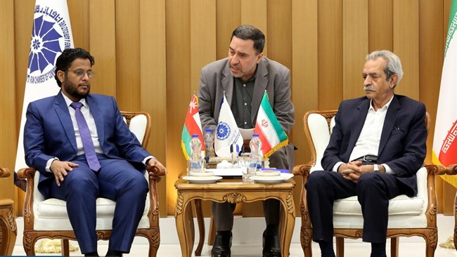 معاون وزیر صنعت عمان در دیدار با غلامحسین شافعی از مذاکرات بانک‌های مرکزی دو کشور برای یافتن راه حل نقل‌وانتقالات مالی و ارزی میان دو طرف خبر داد.