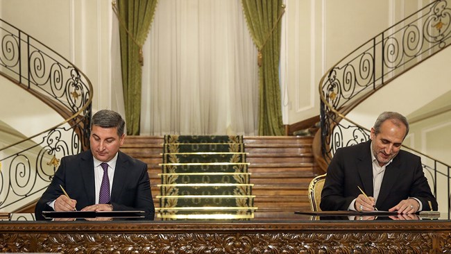 مسئولان ایران و ارمنستان با امضای یادداشت تفاهم همکاری اقتصادی در بخش انرژی، با تمدید تهاتر گاز و برق بین دو کشور تا پایان سال ۱۴۰۹ موافقت کردند.