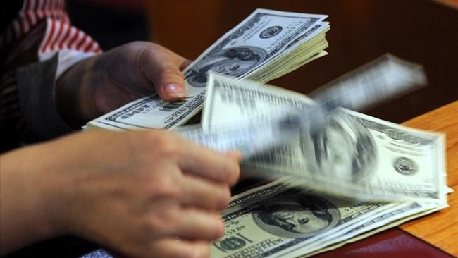عضو هیات نمایندگان اتاق ایران پیش‌بینی کرد قیمت ارز در هفته آینده روند نزولی به خود خواهد گرفت.