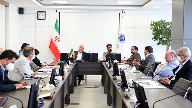 اعضای کمیسیون معدن اتاق ایران تصمیم گرفتند سازوکار واردات ماشین‌آلات معدنی در کنار استفاده از تولیدات داخلی مشروط بر رعایت استانداردها را در ستاد تسهیل مطرح و نهایی کنند.