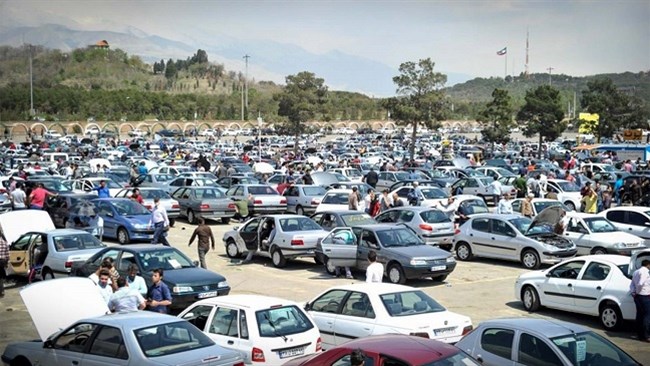 رئیس اتحادیه نمایشگاه‌داران و فروشندگان خودرو تهران، از زیاد شدن فاصله قیمت خودروهای مدل ۱۴۰۱ با ۱۴۰۰ و افزایش تقاضا برای خودروهای تولیدی سال جدید خبر داد.