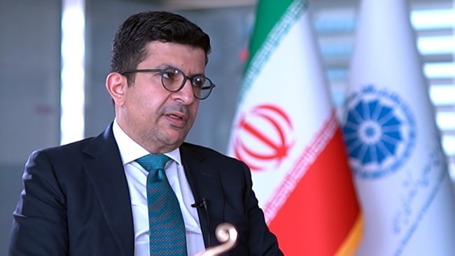 رئیس کمیسیون صنعت اتاق ایران معتقد است اگر درآمد 10 میلیارد دلاری حاصل از لغو معافیت مالیاتی مواد اولیه و خام برای توسعه صنایع پایین‌دستی،دانش‌محور و حمایت از صادرات هزینه شود چشم‌انداز 1401 صنعت امیدوارکننده خواهد بود.